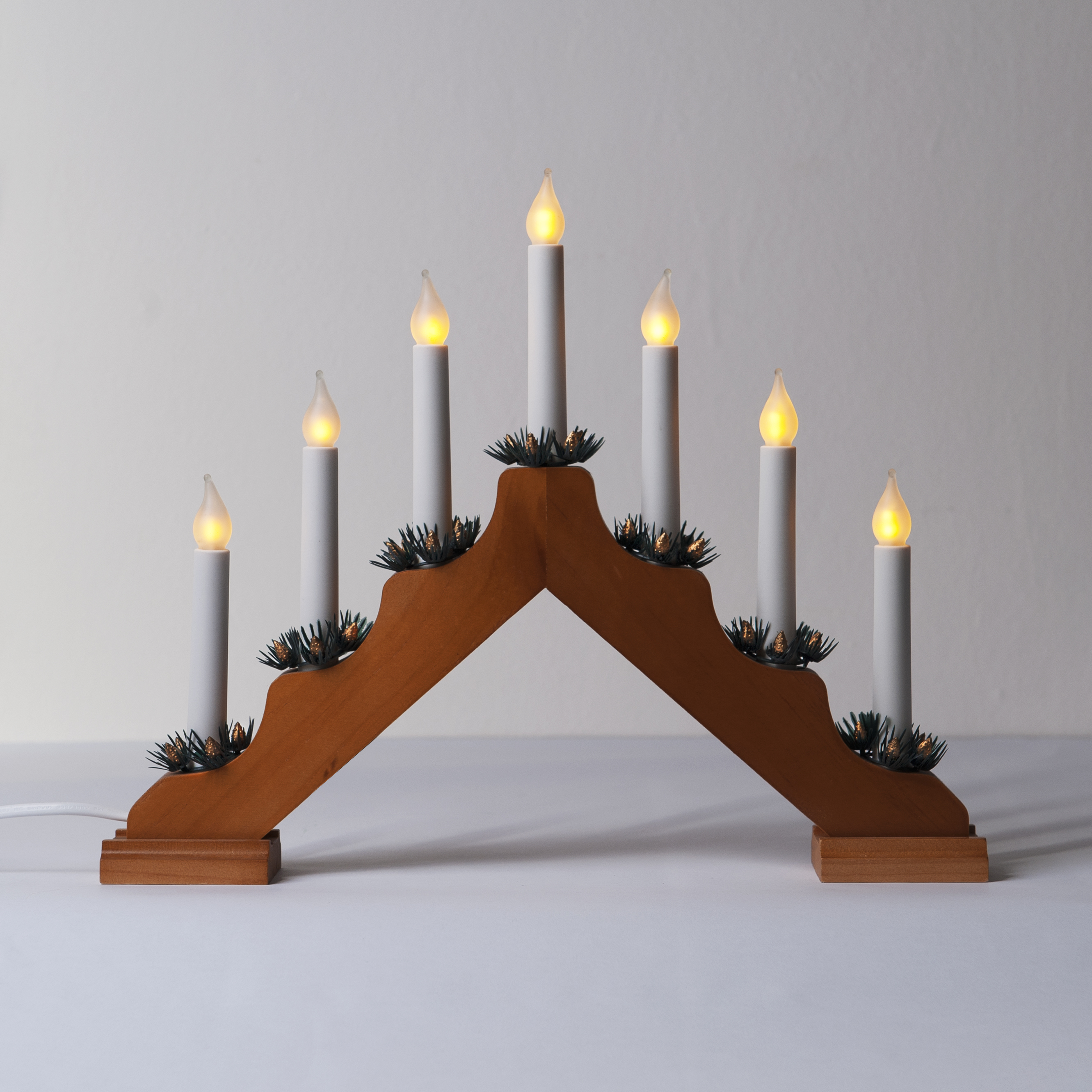 Adventní svícen s " Imitací plamene" dřevěný/mořený jako dub, LED Filament 7x34V/0,2W