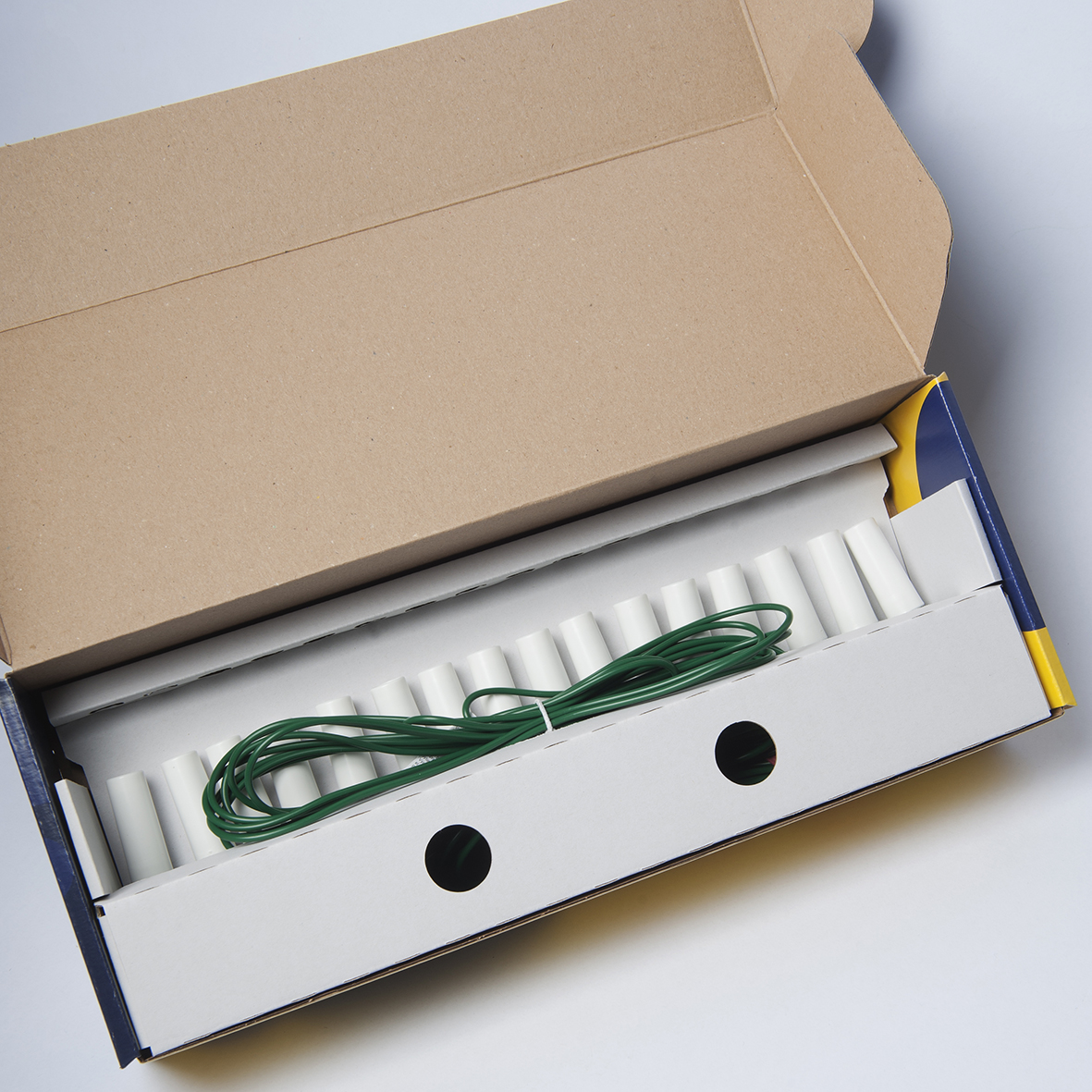 Kompletní souprava SV-16 bez žárovek s vložkou v krabici s bílými sokly